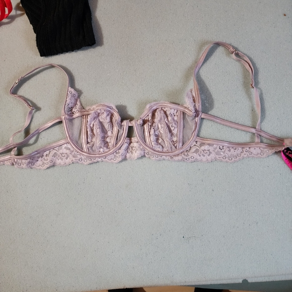 Brassière - Picture 2 of 3